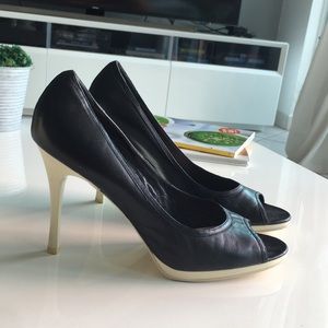 BCBGMAXAZRIA open toe heels size 10B